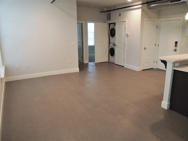 Building Photo - 55 N Water St