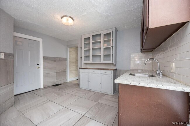 Building Photo - 1023 15th St