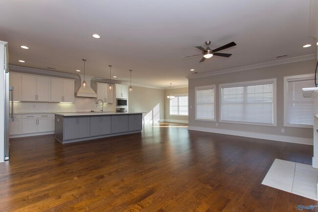 Building Photo - 2121 S Meadows Dr