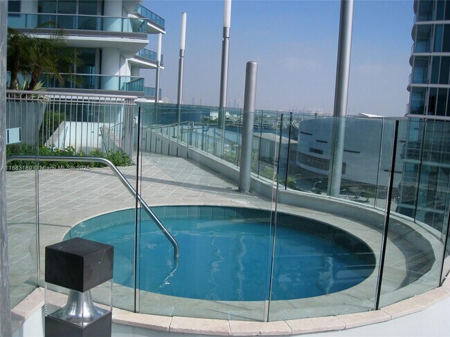 Building Photo - 900 Biscayne Blvd