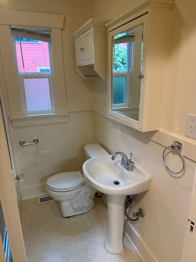 Building Photo - Overlook Bungalow