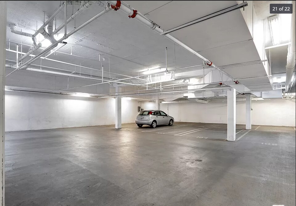 Building Photo - 936 N Hudson Ave