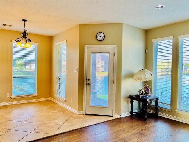 Building Photo - 14303 Tasmania Ct