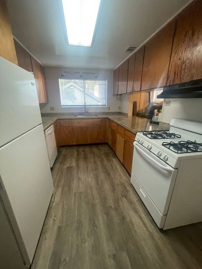 Building Photo - 728 W 3rd St