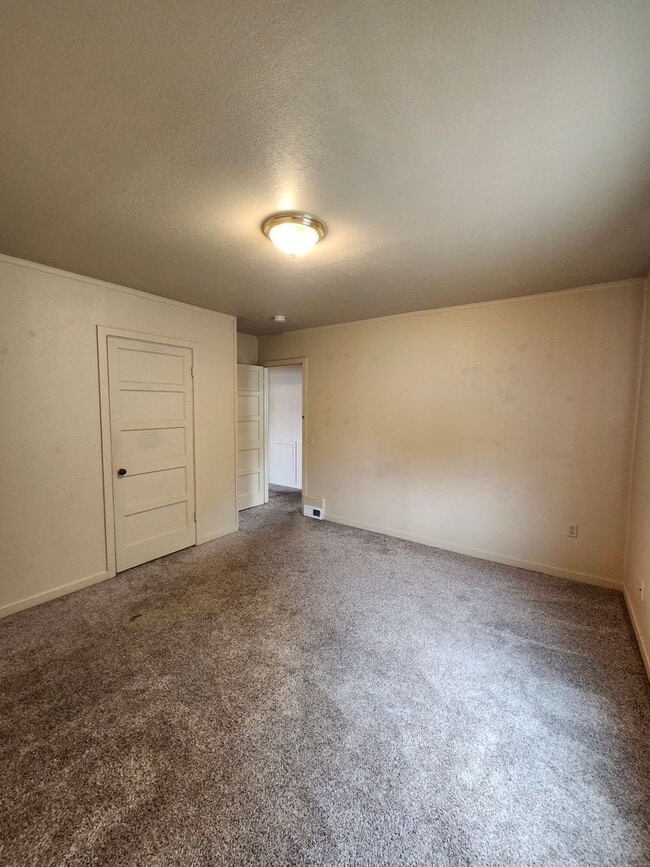 Building Photo - 1209to
