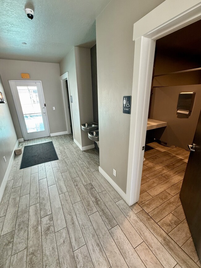 Building Photo - 1063 S 2760 E