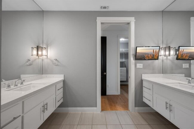 Building Photo - 13708 Golden Wave Loop