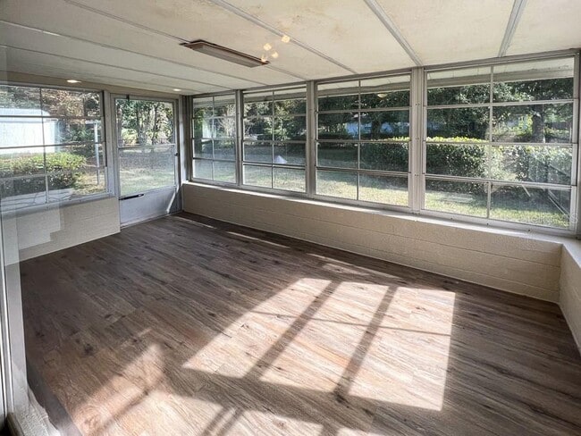 Building Photo - 1901 NW 36th Dr