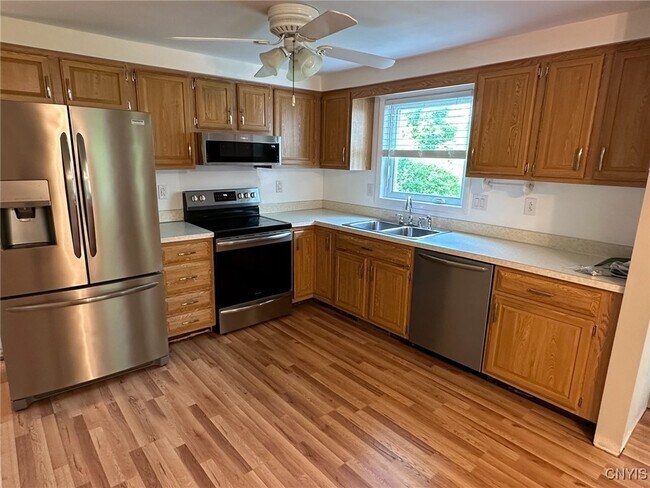 Building Photo - 6846 Crystalwood Dr