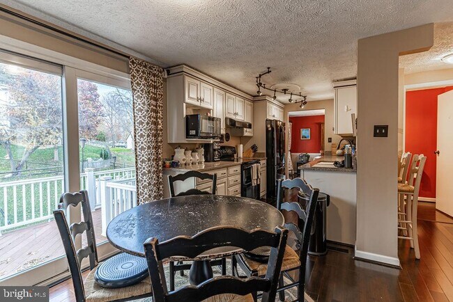 Building Photo - 6221 Wilmington Dr