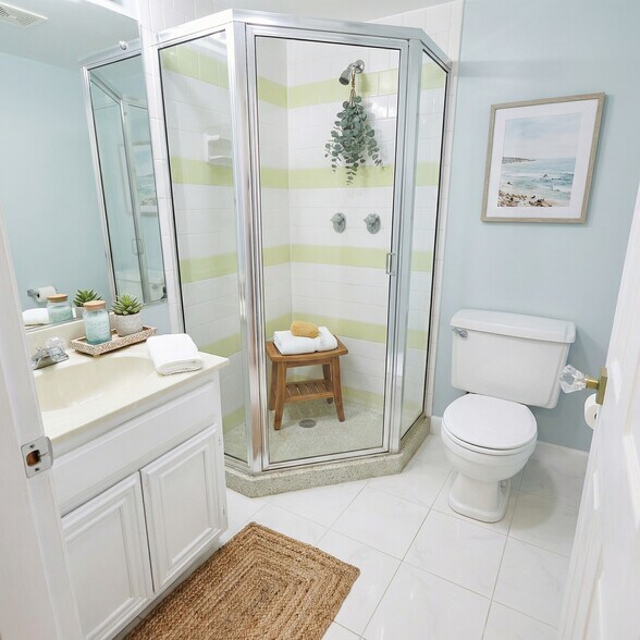 Primary Bedroom In-Suite Full Bathroom - 501 Slaters Ln