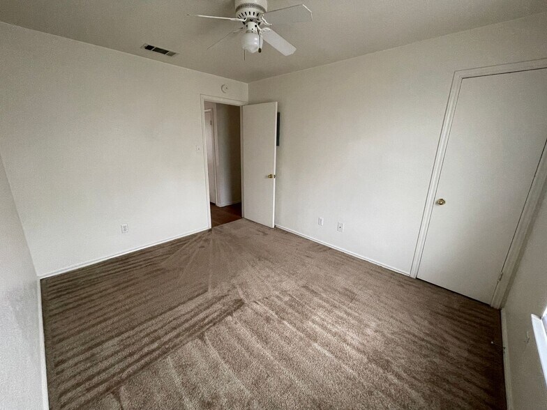 Building Photo - 1906 Windward Dr