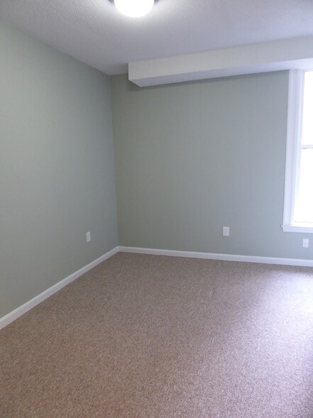 Building Photo - 118 3rd St NE
