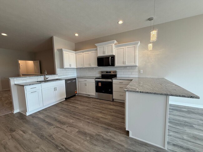 Building Photo - 8808 Daywood Ln