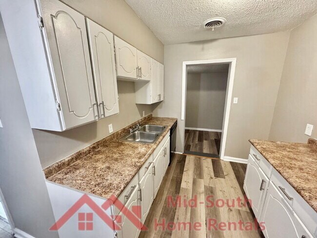 Building Photo - 3588 Hendricks Ave