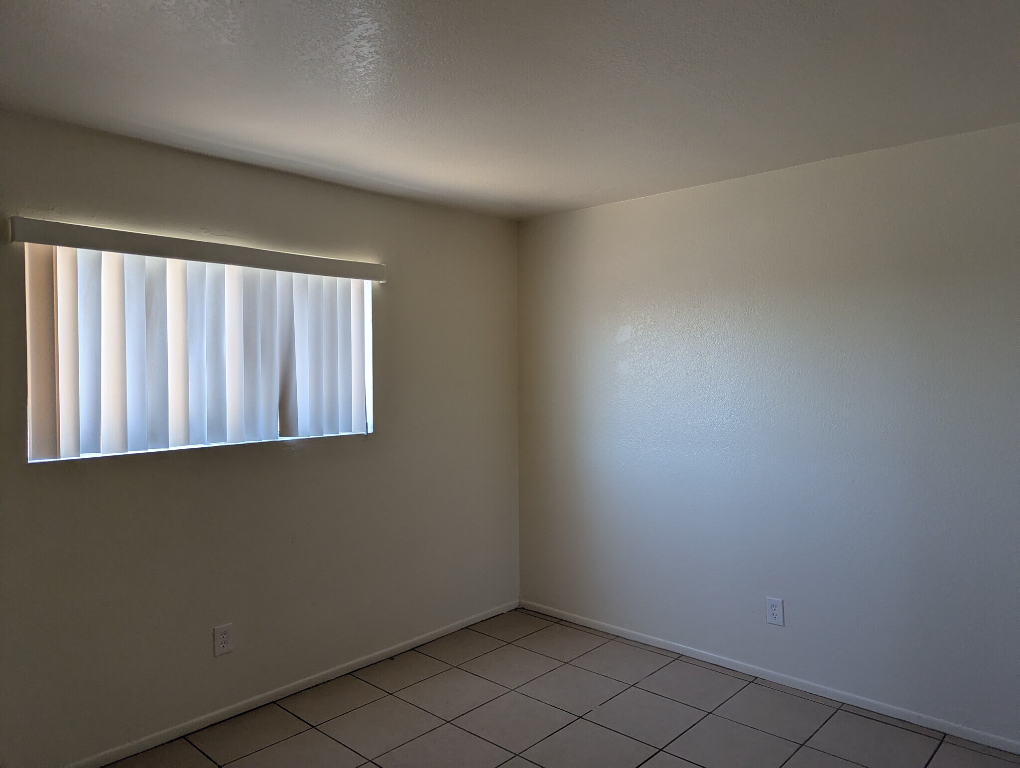 Building Photo - 1477 E 27th Ave