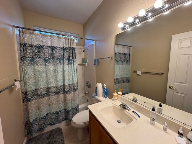 Building Photo - Cute townhome for rent