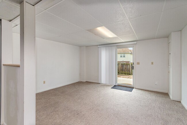 Building Photo - 617 Allenview Dr