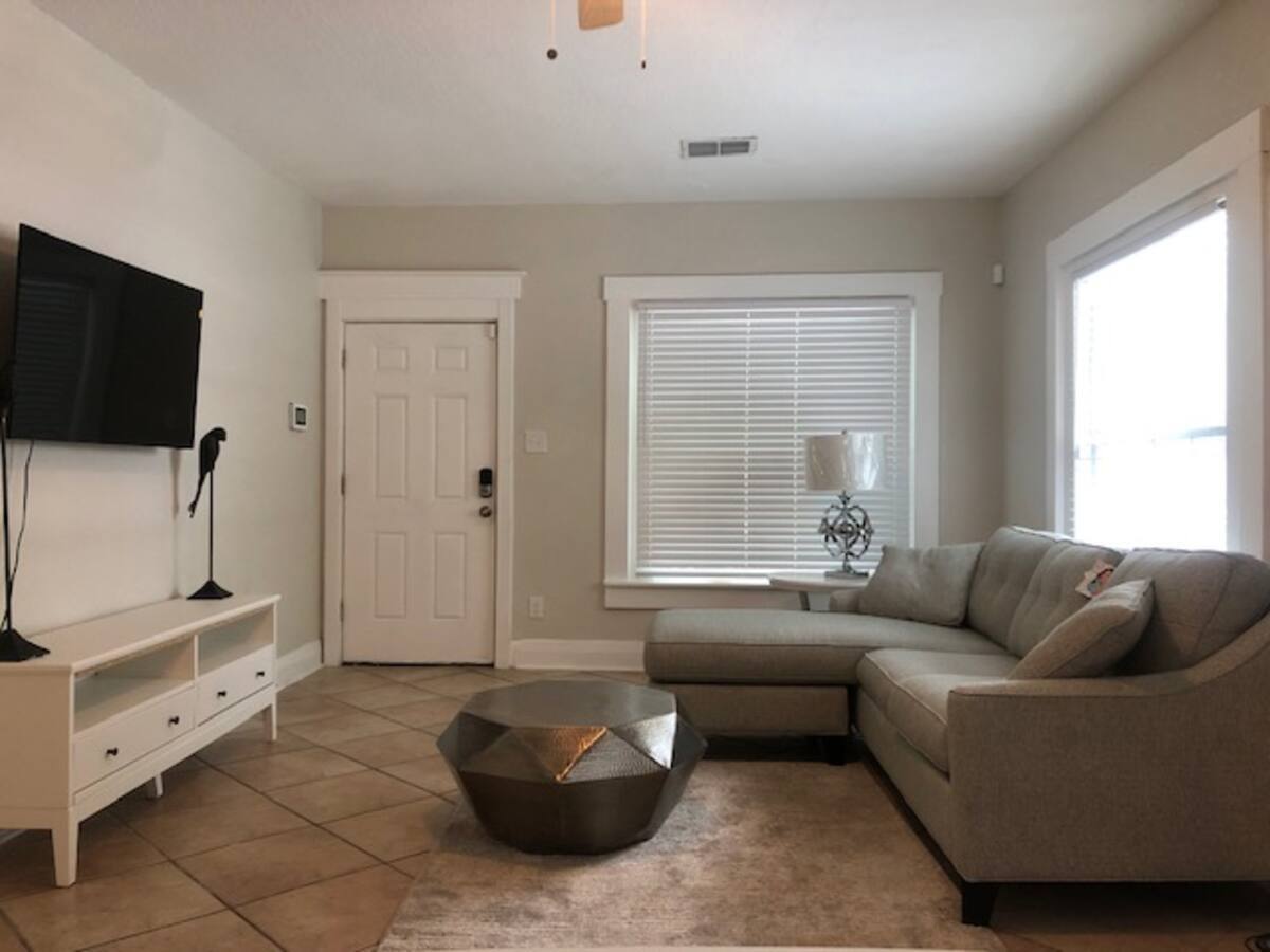 Building Photo - 3515 N 10th St