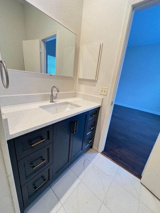 Building Photo - High Hollows