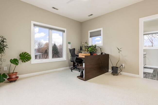 Building Photo - 4602 Sandwich Ct