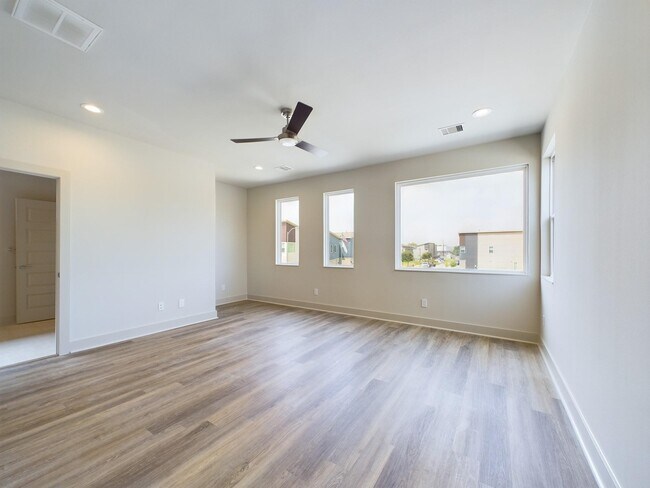 Building Photo - 5726 Rucio Ln