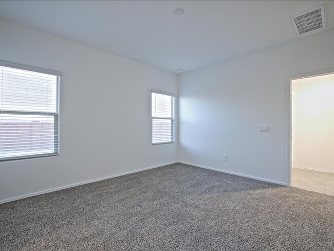 Building Photo - 3 Bedroom, 2 Bathroom