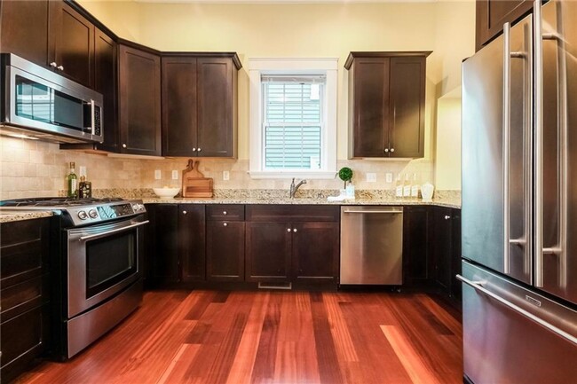 Building Photo - **Providence/ Eastside Fox Point - 2 bed 2...