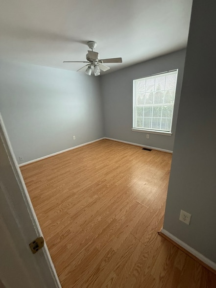 Building Photo - 28913 Annapolis Ave