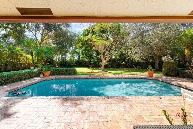 Building Photo - 2598 NW 27th St