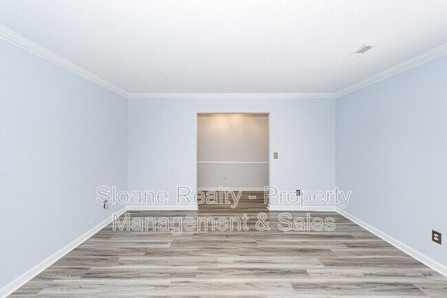 Building Photo - 176 Foxborough Rd