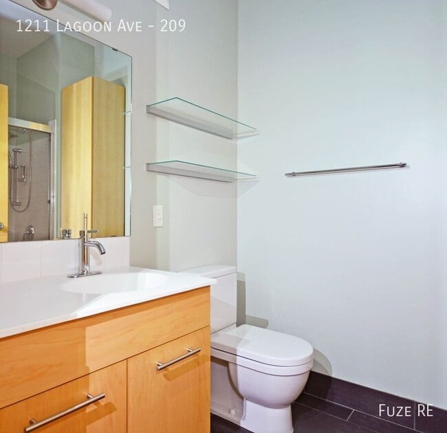 Building Photo - 1211 Lagoon Ave