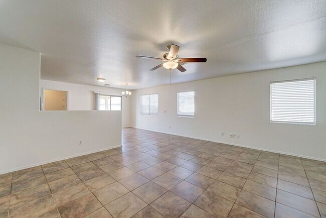Building Photo - READY TO VIEW NOW! Spacious 3 Bed 2 Bath home in the Estrella Neighborhood
