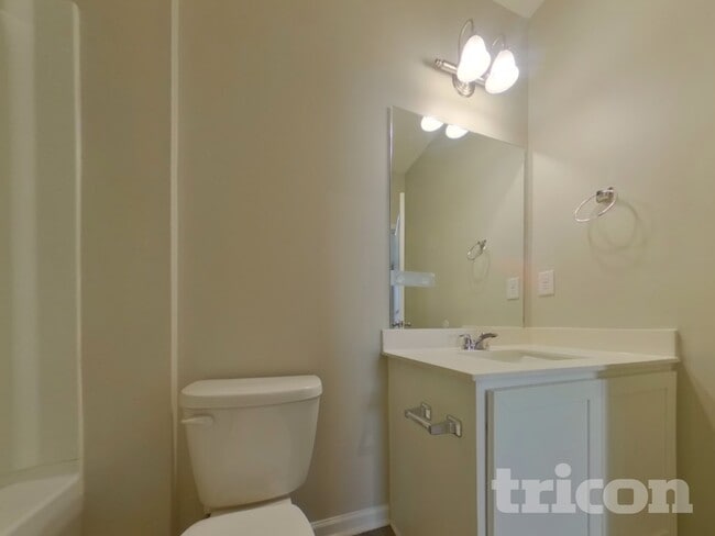 Building Photo - 250 Cottontail Ln