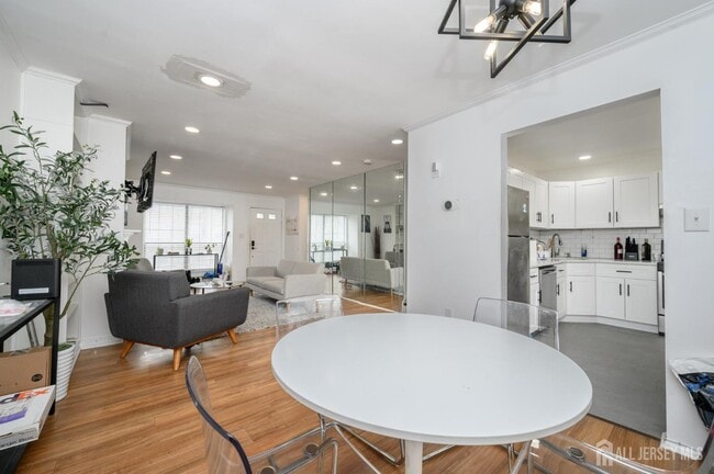 Building Photo - 57 Boston St