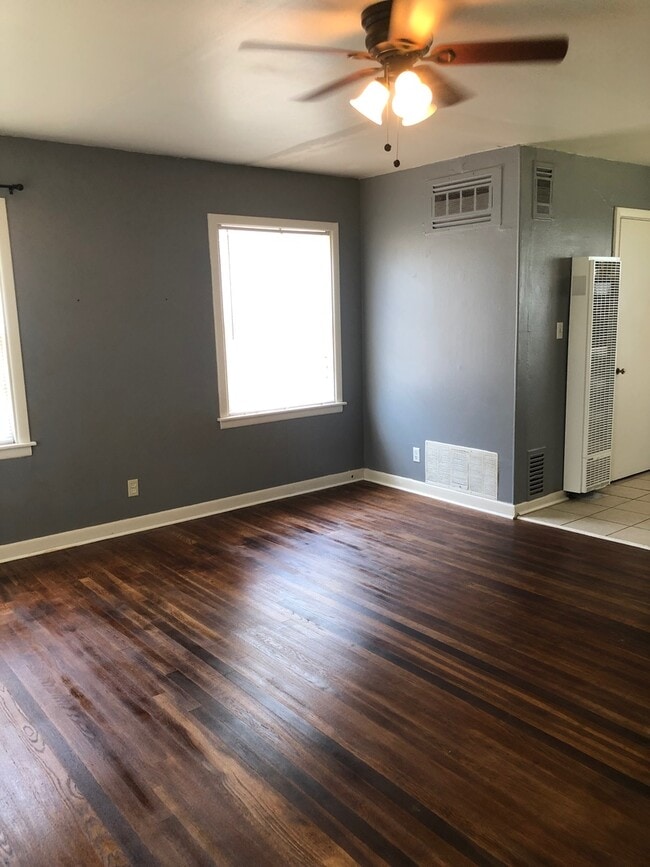 Building Photo - Located in Avondale!!! 3/1 Large Fenced Ba...