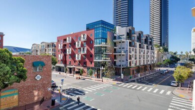 Building Photo - Perfectly located 1 bed/1 bath unit in Dow...