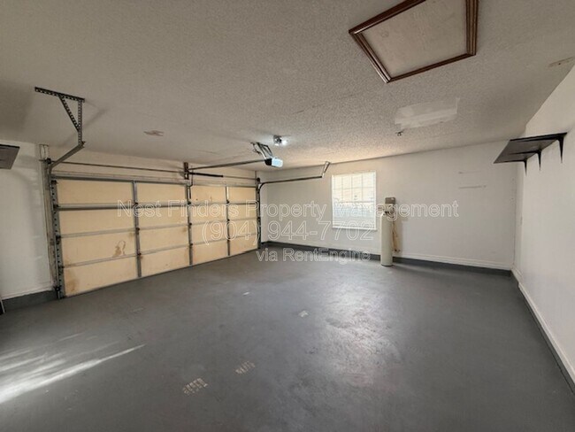 Building Photo - 12947 Tree Wy Ct N