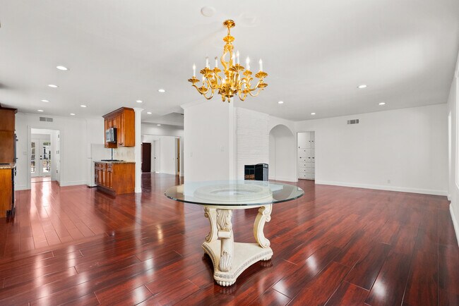 Building Photo - 23036 Burbank Blvd