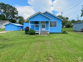 Building Photo - Cozy 2-Bedroom House in Iowa, LA