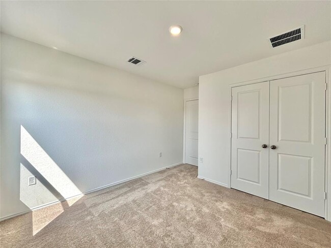 Building Photo - 519 Vantage Dr