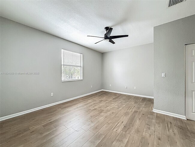 Building Photo - 2505 NW 31st Ct