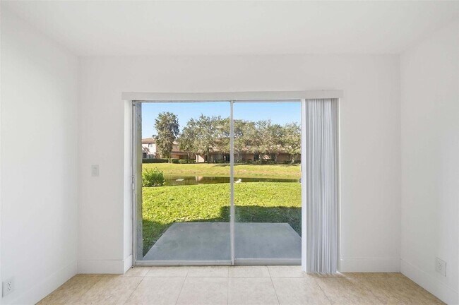 Building Photo - 3228 Coral Ridge Dr