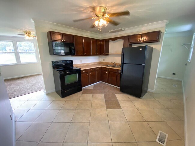 Building Photo - Pet Friendly Home For Rent Near Post!