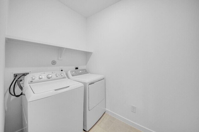 Building Photo - 9730 Westminster Mnr Dr