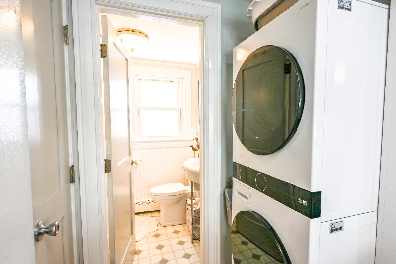 Building Photo - 8 Pine Tree Ave