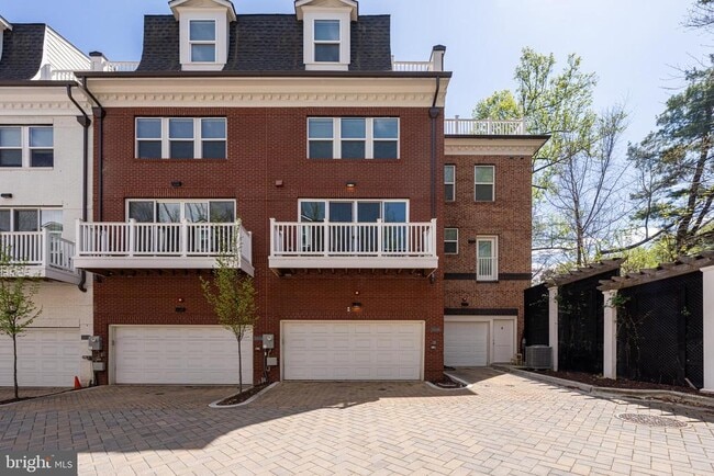Building Photo - 10326 Grosvenor Pl
