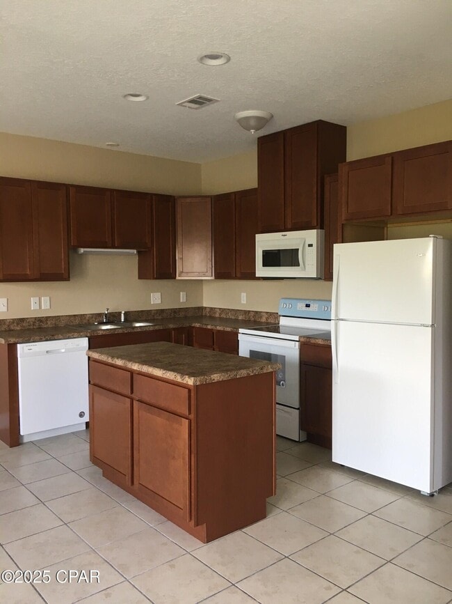 Building Photo - 407 Judy Pl