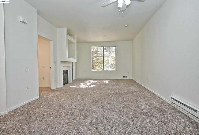Building Photo - 280 Caldecott Ln