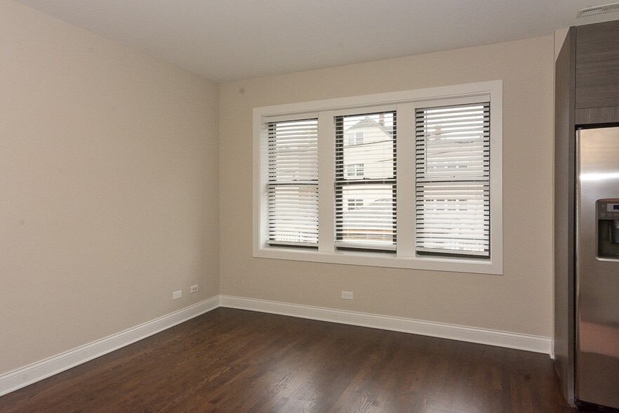 Building Photo - 2228 N Sawyer Ave